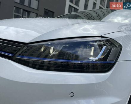 Белый Фольксваген e-Golf, объемом двигателя 0 л и пробегом 91 тыс. км за 8570 $, фото 16 на Automoto.ua