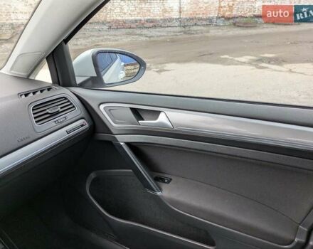 Білий Фольксваген e-Golf, об'ємом двигуна 0 л та пробігом 128 тис. км за 8300 $, фото 11 на Automoto.ua