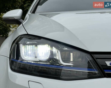 Белый Фольксваген e-Golf, объемом двигателя 0 л и пробегом 142 тыс. км за 7950 $, фото 10 на Automoto.ua