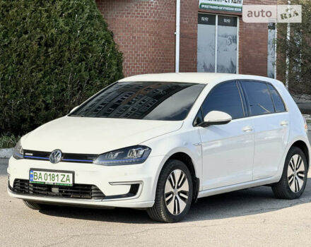 Белый Фольксваген e-Golf, объемом двигателя 0 л и пробегом 106 тыс. км за 11200 $, фото 32 на Automoto.ua