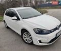 Белый Фольксваген e-Golf, объемом двигателя 0 л и пробегом 144 тыс. км за 8400 $, фото 1 на Automoto.ua