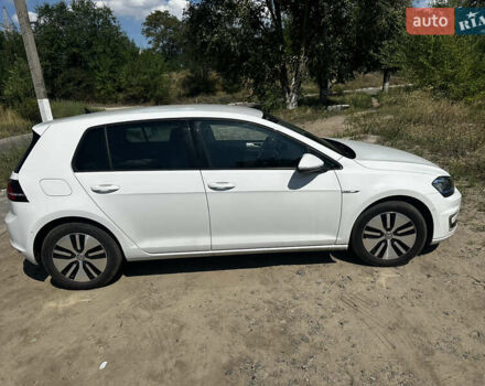 Белый Фольксваген e-Golf, объемом двигателя 0 л и пробегом 101 тыс. км за 12999 $, фото 5 на Automoto.ua