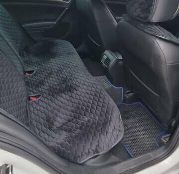 Белый Фольксваген e-Golf, объемом двигателя 0 л и пробегом 127 тыс. км за 9200 $, фото 3 на Automoto.ua