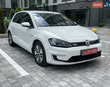 Белый Фольксваген e-Golf, объемом двигателя 0 л и пробегом 91 тыс. км за 8570 $, фото 1 на Automoto.ua