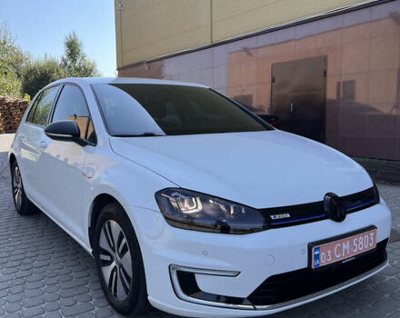 Белый Фольксваген e-Golf, объемом двигателя 0 л и пробегом 102 тыс. км за 9900 $, фото 1 на Automoto.ua