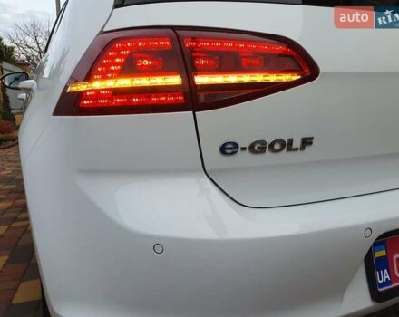 Белый Фольксваген e-Golf, объемом двигателя 0 л и пробегом 130 тыс. км за 8999 $, фото 12 на Automoto.ua