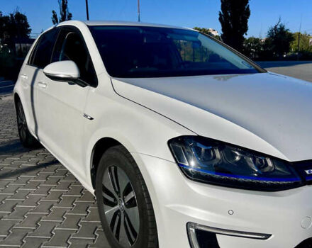 Белый Фольксваген e-Golf, объемом двигателя 0 л и пробегом 109 тыс. км за 7900 $, фото 1 на Automoto.ua