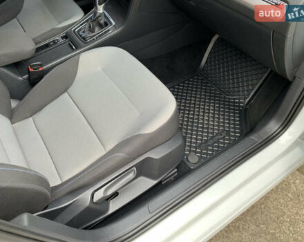 Белый Фольксваген e-Golf, объемом двигателя 0 л и пробегом 142 тыс. км за 8100 $, фото 65 на Automoto.ua