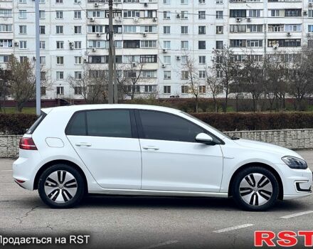 Белый Фольксваген e-Golf, объемом двигателя 0 л и пробегом 150 тыс. км за 13500 $, фото 4 на Automoto.ua