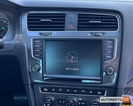 Белый Фольксваген e-Golf, объемом двигателя 24 л и пробегом 130 тыс. км за 12800 $, фото 11 на Automoto.ua