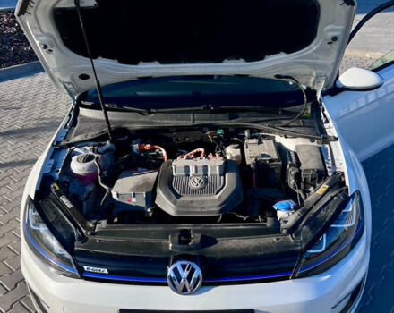 Белый Фольксваген e-Golf, объемом двигателя 0 л и пробегом 109 тыс. км за 7900 $, фото 13 на Automoto.ua