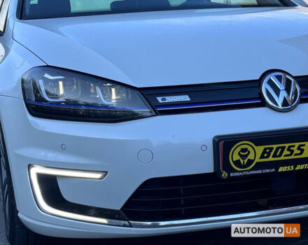 Белый Фольксваген e-Golf, объемом двигателя 24 л и пробегом 130 тыс. км за 12800 $, фото 6 на Automoto.ua