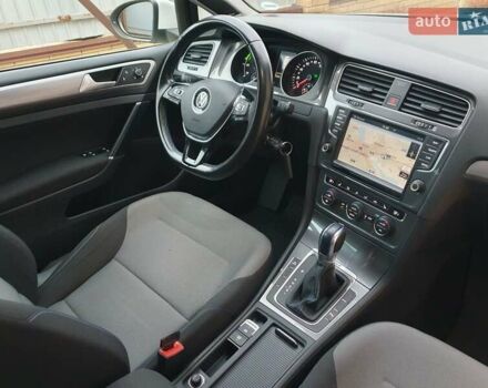 Белый Фольксваген e-Golf, объемом двигателя 0 л и пробегом 130 тыс. км за 8999 $, фото 72 на Automoto.ua