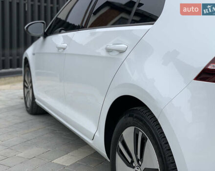 Білий Фольксваген e-Golf, об'ємом двигуна 0 л та пробігом 142 тис. км за 7999 $, фото 48 на Automoto.ua