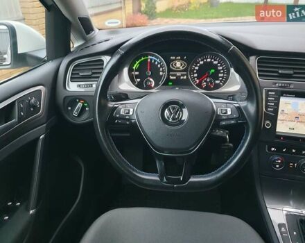 Белый Фольксваген e-Golf, объемом двигателя 0 л и пробегом 130 тыс. км за 8999 $, фото 98 на Automoto.ua