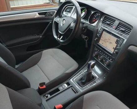 Белый Фольксваген e-Golf, объемом двигателя 0 л и пробегом 130 тыс. км за 8999 $, фото 71 на Automoto.ua