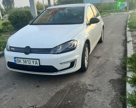 Белый Фольксваген e-Golf, объемом двигателя 0 л и пробегом 198 тыс. км за 8500 $, фото 2 на Automoto.ua
