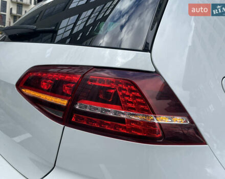 Белый Фольксваген e-Golf, объемом двигателя 0 л и пробегом 91 тыс. км за 8570 $, фото 18 на Automoto.ua