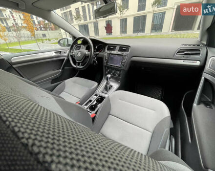 Белый Фольксваген e-Golf, объемом двигателя 0 л и пробегом 91 тыс. км за 8570 $, фото 33 на Automoto.ua