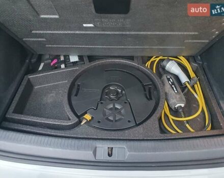 Белый Фольксваген e-Golf, объемом двигателя 0 л и пробегом 130 тыс. км за 8999 $, фото 43 на Automoto.ua