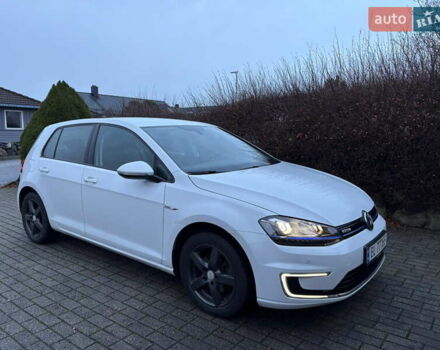 Белый Фольксваген e-Golf, объемом двигателя 0 л и пробегом 170 тыс. км за 7999 $, фото 1 на Automoto.ua