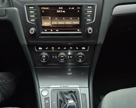 Белый Фольксваген e-Golf, объемом двигателя 0 л и пробегом 143 тыс. км за 9700 $, фото 19 на Automoto.ua