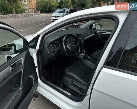 Белый Фольксваген e-Golf, объемом двигателя 0 л и пробегом 115 тыс. км за 9999 $, фото 5 на Automoto.ua
