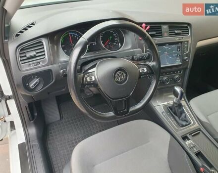 Белый Фольксваген e-Golf, объемом двигателя 0 л и пробегом 128 тыс. км за 8999 $, фото 60 на Automoto.ua