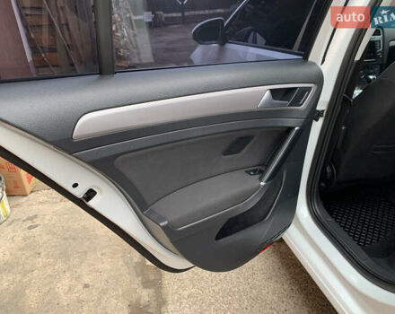 Белый Фольксваген e-Golf, объемом двигателя 0 л и пробегом 142 тыс. км за 8100 $, фото 79 на Automoto.ua