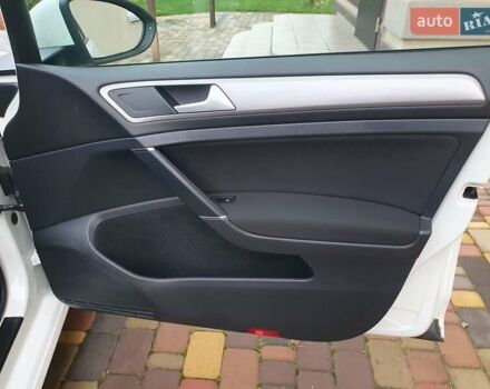 Белый Фольксваген e-Golf, объемом двигателя 0 л и пробегом 130 тыс. км за 8999 $, фото 68 на Automoto.ua