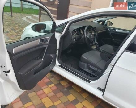 Белый Фольксваген e-Golf, объемом двигателя 0 л и пробегом 130 тыс. км за 8999 $, фото 47 на Automoto.ua