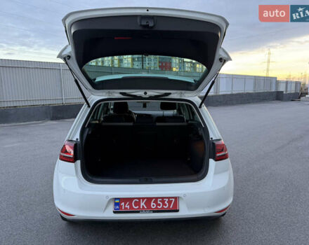 Белый Фольксваген e-Golf, объемом двигателя 0 л и пробегом 85 тыс. км за 8300 $, фото 11 на Automoto.ua