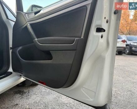 Белый Фольксваген e-Golf, объемом двигателя 0 л и пробегом 135 тыс. км за 8000 $, фото 11 на Automoto.ua