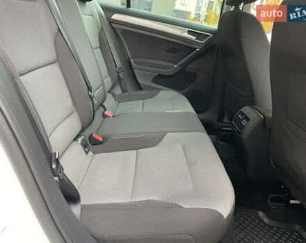 Белый Фольксваген e-Golf, объемом двигателя 0 л и пробегом 91 тыс. км за 8570 $, фото 37 на Automoto.ua