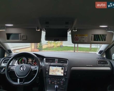 Белый Фольксваген e-Golf, объемом двигателя 0 л и пробегом 130 тыс. км за 8999 $, фото 102 на Automoto.ua