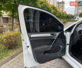 Белый Фольксваген e-Golf, объемом двигателя 0 л и пробегом 142 тыс. км за 7950 $, фото 28 на Automoto.ua