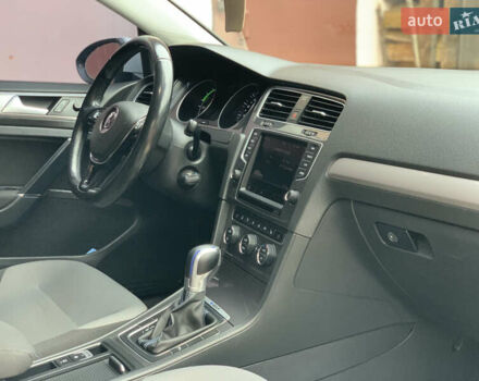 Белый Фольксваген e-Golf, объемом двигателя 0 л и пробегом 142 тыс. км за 8100 $, фото 62 на Automoto.ua