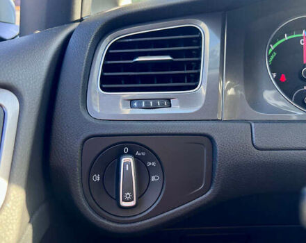 Белый Фольксваген e-Golf, объемом двигателя 0 л и пробегом 109 тыс. км за 7900 $, фото 19 на Automoto.ua