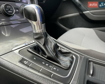 Белый Фольксваген e-Golf, объемом двигателя 0 л и пробегом 142 тыс. км за 7950 $, фото 32 на Automoto.ua