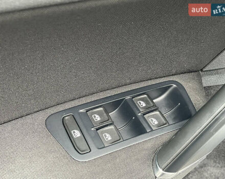 Белый Фольксваген e-Golf, объемом двигателя 0 л и пробегом 91 тыс. км за 8570 $, фото 21 на Automoto.ua