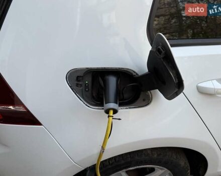 Белый Фольксваген e-Golf, объемом двигателя 0 л и пробегом 135 тыс. км за 8000 $, фото 10 на Automoto.ua