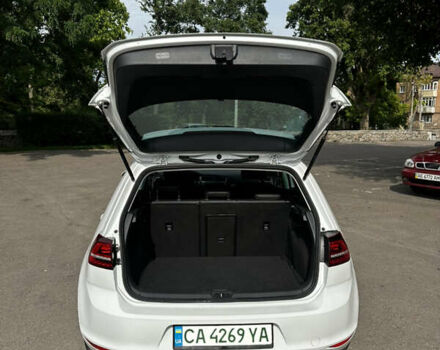 Белый Фольксваген e-Golf, объемом двигателя 0 л и пробегом 115 тыс. км за 9999 $, фото 12 на Automoto.ua