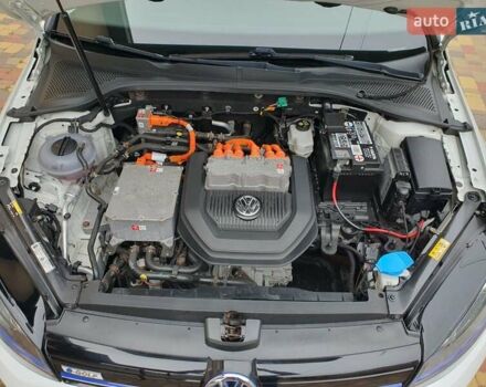 Белый Фольксваген e-Golf, объемом двигателя 0 л и пробегом 128 тыс. км за 8999 $, фото 41 на Automoto.ua