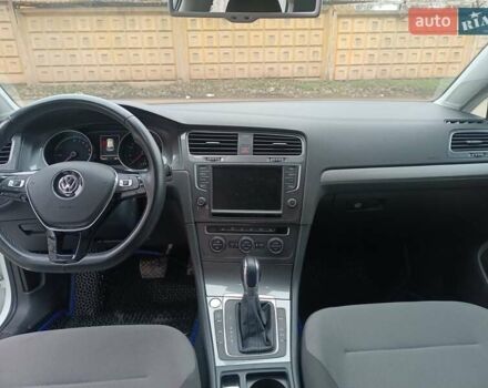 Белый Фольксваген e-Golf, объемом двигателя 0 л и пробегом 118 тыс. км за 11200 $, фото 19 на Automoto.ua