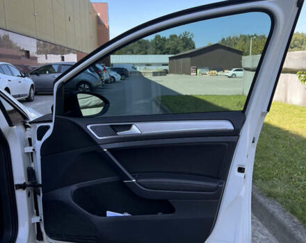 Белый Фольксваген e-Golf, объемом двигателя 0 л и пробегом 102 тыс. км за 9900 $, фото 25 на Automoto.ua