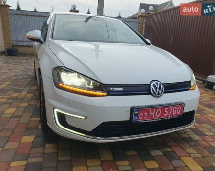 Белый Фольксваген e-Golf, объемом двигателя 0 л и пробегом 130 тыс. км за 8999 $, фото 5 на Automoto.ua