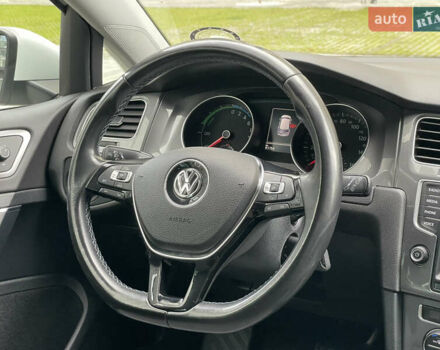 Белый Фольксваген e-Golf, объемом двигателя 0 л и пробегом 91 тыс. км за 8570 $, фото 36 на Automoto.ua