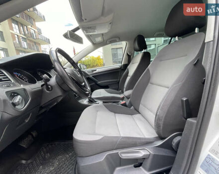 Белый Фольксваген e-Golf, объемом двигателя 0 л и пробегом 91 тыс. км за 8570 $, фото 22 на Automoto.ua