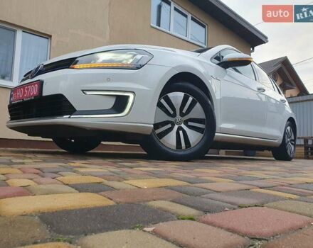 Белый Фольксваген e-Golf, объемом двигателя 0 л и пробегом 130 тыс. км за 8999 $, фото 14 на Automoto.ua