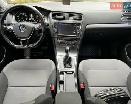 Белый Фольксваген e-Golf, объемом двигателя 0 л и пробегом 142 тыс. км за 7950 $, фото 35 на Automoto.ua